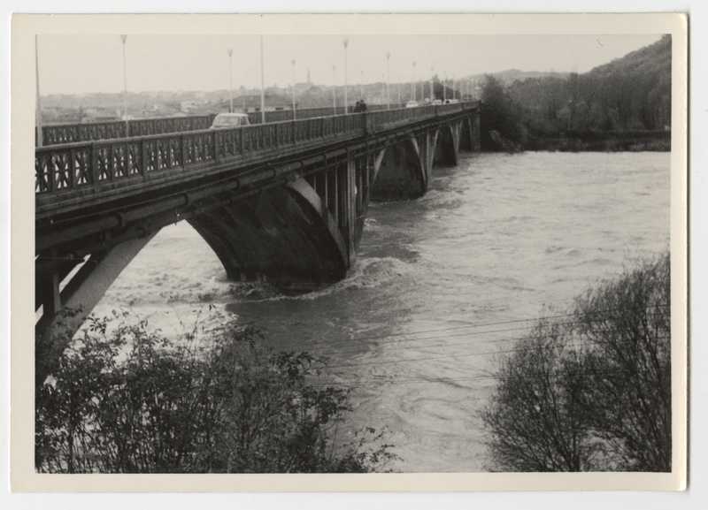 Fiume Isonzo in piena, Gorizia. opera di sbarramento. Ponte IX agosto